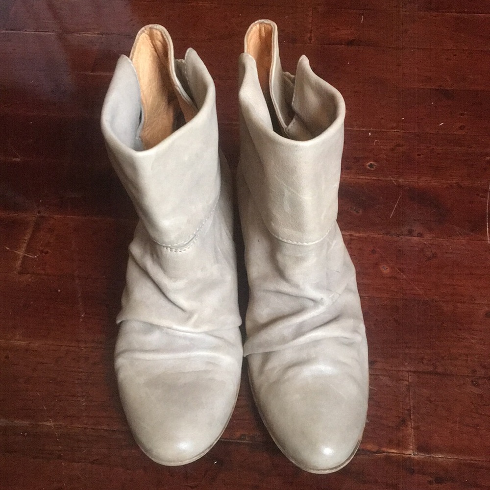 La Canadienne Grey Ankle Boots
